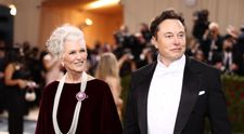 Mama lui Elon Musk, hărțuită de o româncă! Ce mesaje a primit Maye Musk de când fiul său a intrat în politică alături de Donald Trump: „Cum te simți știind că...”