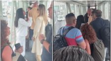 Tu le-ai fi recunoscut în mulțime?  Două staruri de la Hollywood, surprinse la coadă la îmbarcare pentru un zbor ieftin! Pasagerii, șocați