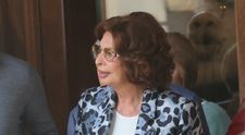 A fost cea mai frumoasă femeie din lume! Sophia Loren, apariție rară, în baston dar cu pantofi cu toc, la 89 de ani