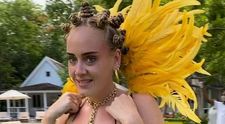 Prima apariție a lui Adele în costum de baie după ce a slăbit 45 kg a stârnit furie: 