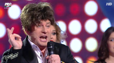Face cum face si tot la muzica se intoarce. Pavel Bartos, superstar la Vocea Romaniei. Publicul l-a auzit cantand LIVE in marea finala