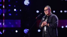 Românii au talent 2022: Eduard Preda a încântat juriul cu vocea sa caldă și ne-a oferit o lecție de viață