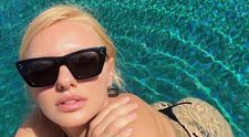 Alexandra Stan, în cel mai decupat costum de baie, în vacanța din Antalya. Cum a fost surprinsă la plajă