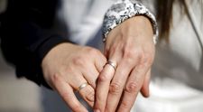 Bărbatul care s-a dus la pescuit și s-a întors căsătorit și-a șocat iar familia. De data asta nu cu aspectul soției