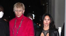 Megan Fox și Machine Gun Kelly, prima apariție publică după ce s-au logodit. Ce ținute excentrice au purtat