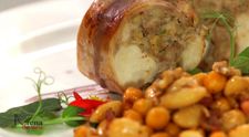 Rulada de iepure, sos de vin si garnitura cu fasole