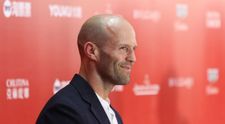 Jason Statham a fost nevoit sa înoate alături de 30 de rechini pentru noul film în care va debuta 