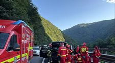 Un bărbat și-a pierdut viața după ce un bolovan desprins de pe versant a căzut peste mașina sa. Noi detalii despre tragedia de pe Valea Oltului