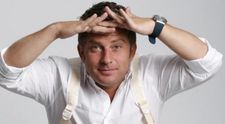 Pavel Bartos, intr-o imagine de mii de like-uri. Cu cine s-a fotografiat prezentatorul: 