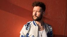Calum Scott revine în România la festivalul Summer in the City din Piața Constituției, București