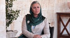 Cum arată în viața reală actrița care joacă rolul lui Sadakat Albora în serialul „La marginea lumii.  Machiajul și ținuta au schimbat-o total pe Gonca Cilasun