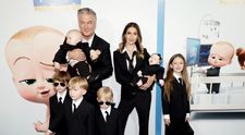 Cea mai cool familie de la Hollywood! Cum au apărut Alec Baldwin, soția și cei 6 copii la premiera filmulul The Boss Baby 2