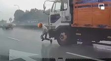 Au fost la o secundă să-și piardă viața! Oameni care au scăpat ca prin miracol de moarte: 