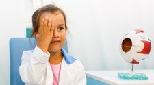 VIDEO Glaucomul la copii, cauze și simpotome. Cum depistăm această afecțiune la cei mici