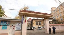 Caz șocant! Un bărbat a furat trei picioare amputate de la Spitalul Cantacuzino, apoi a pierdut unul dintre ele pe o stradă din București
