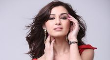 Alina Eremia, ispititoare intr-un costum de baie minuscul. Cum face plaja cantareata din LaLa Band
