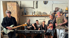 VAMA lansează „Căderea mea”. Sfârșitul unei relații într-un pop-rock de pus în mașină la drum