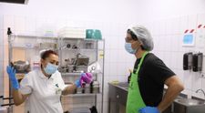 Ce nu s-a văzut la TV. Confesiunile lui Ștefan Mandachi după fiecare job pe care l-a făcut alături de angajații săi