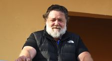 Russell Crowe nu mai arată așa! Starul din „Gladiatorul” și-a ras barba după 5 ani și a postat pe net o imagine cu noul look