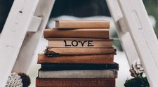 (P) Dragoste sub acoperire, unul dintre cele mai bune romane de dragoste, este disponibil la BOOKZONE