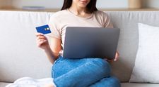 A făcut infecție după ce a purtat un sutien comandat pe cea mai cunoscută platformă de cumpărături online! Ce răspuns a primit femeia din partea companiei