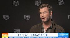 Reacția lui Chris Hemsworth când o jurnalistă flirtează cu el în timpul unui interviu TV