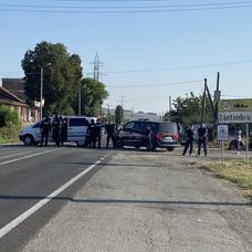 Un șofer beat, de 19 ani, a lovit cu mașina șase tineri, iar trei dintre ei au murit pe loc. Tragedia a avut loc la Sântimbru, în Alba.

Imagini de la locul accidentului 