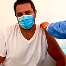 Horia Brenciu s-a vaccinat anti-Covid și a stârnit controverse în mediul online. Reacția artistului