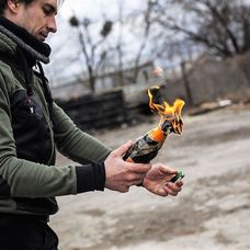 Cocktail Molotov, testat de un bărbat