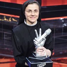 calugarita de la Vocea Italiei (7)