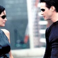 Carrie-Anne Moss și Keanu Reeves în Matrix. FOTO: wall.alphacoders.com