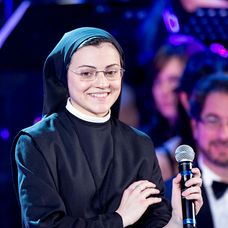 calugarita de la Vocea Italiei (2)