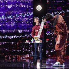 David Bîrțoiu, micul magician din Brezoi la Românii au talent 2023, pe scenă cu Smiley 
