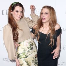 Riley Keough, nepoata lui Elvis Presely, are o meserie rară: moașă pentru moarte