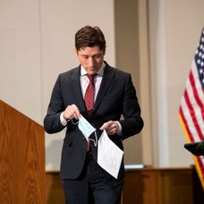 Derek Chauvin, polițistul care l-a sufocat pe George Floyd, găsit vinovat de moartea americanului