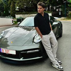 selly masina  noua porsche