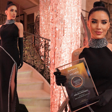 Adelina Pestrițu pozează în Le Chateau la gala I Success Awards 2022 București