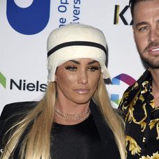 katie-price-surprinsa-cu-bandaje-si-cu-fata-tumefiata-dupa-o-noua-operatie-estetica_1