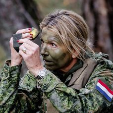 28-10-2025Koningin Máxima bezoekt een militair oefenterrein van het opleidings- en trainingscent (2)