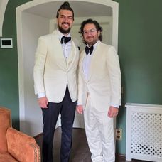 Din 2012 ne cunoaștem și ne susṭinem reciproc necondiṭionat. De astăzi, devenim oficial şi famil (1)