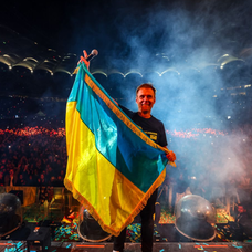 Armin van Buuren la concertul caritabil We Are One Arena Nationala