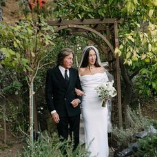 love story in every detail.Alana Hadid’s wedding brought together the Hadid family in the most b (2)
