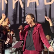 andra la concert cu actorii din clanul