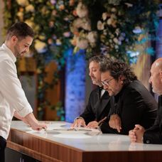 Finala MasterChef România, 16 decembrie 2025. Cei trei chefi taie în carne vie la degustarea felului principal. Finaliștii au mizat pe preparate riscante, dar MasterChefii sunt atenți la fiecare  (5)