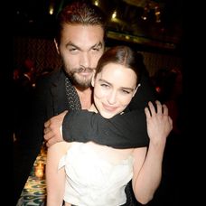 Emilia Clarke și Jason Momoa. FOTO: Getty Images