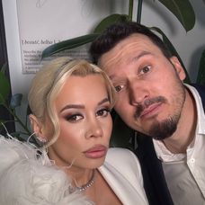 Nu ne îmbrăcăm frumos dar și când o facem , o facem din motive importanteStyling @ely_adam Rochi (1)