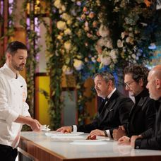 Finala MasterChef România, 16 decembrie 2025. Se dă startul primei degustări. Deși preparatele arată bine, finaliștii nu au făcut cele mai inspirate combinații „Fix ce îmi era frică aia s-a întâm (6)