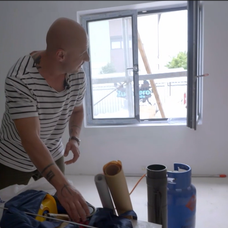 Echipa a rămas în urmă cu șantierul. Una dintre camere a trebuit refăcută „Ce construia azi se dărâma peste noapte” (6)