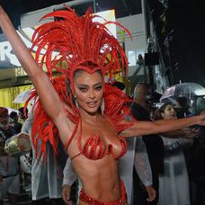 Na rua, na chuva, na avenida ou em qualquer lugar,  somos furacão vermelho e branco com força, g