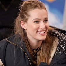 Riley Keough, nepoata lui Elvis Presely, are o meserie rară: moașă pentru moarte